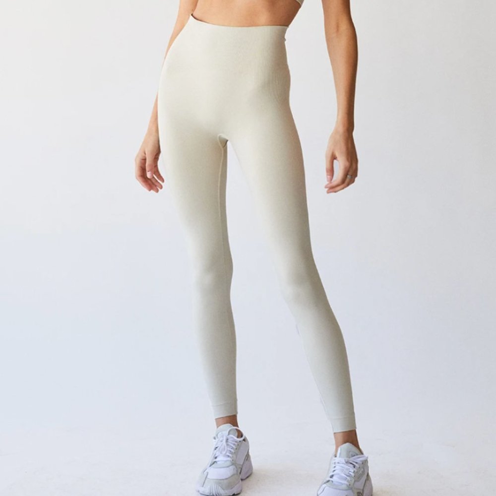 SETactive Leggings in Oat Milk
